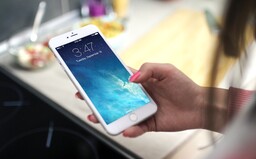 Apple odkazuje celému svetu: iPhony spomaľujeme kvôli lepšej výdrži degradujúcej batérie, prepáčte nám