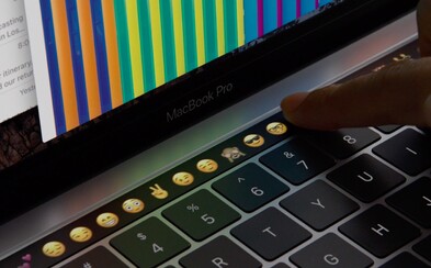 Apple vie, kde je najlepšia kvalita. OLED displeje pre nový MacBook Pro a jeho Touch Bar vyrába Samsung Apple vie, kde je najlepšia kvalita. OLED displeje pre nový MacBook Pro a jeho Touch Bar vyrába Samsung