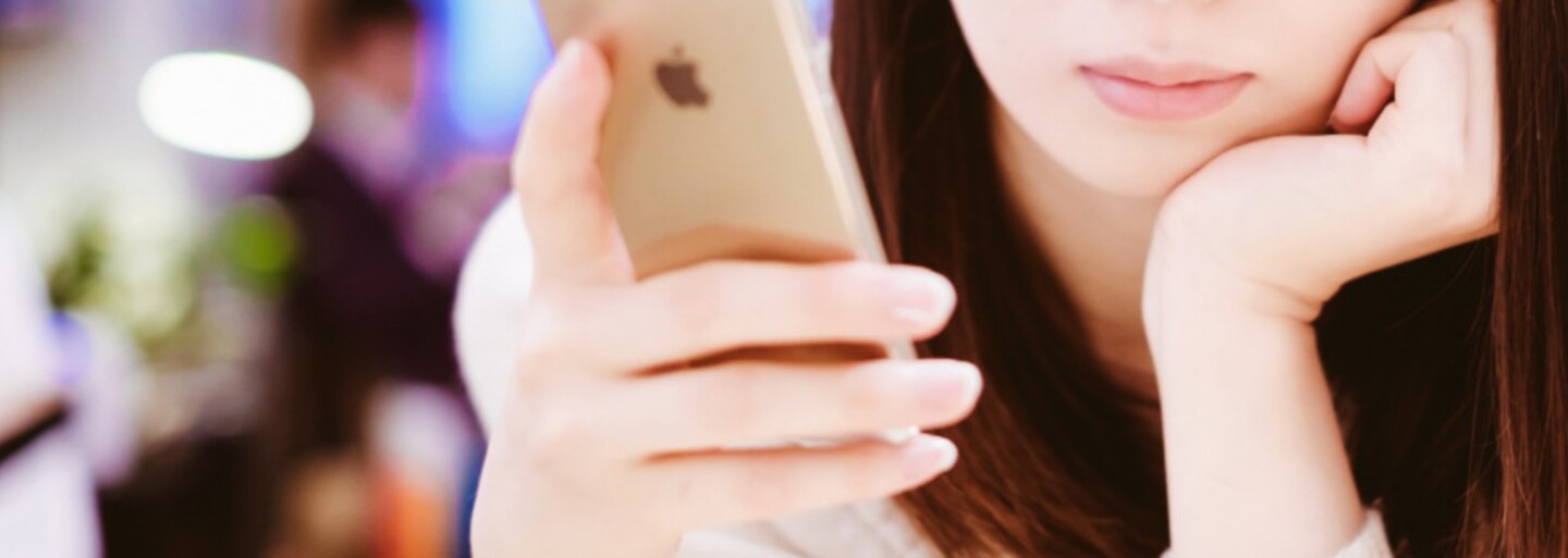 Apple zaplatil ženě tučné odškodné za únik nahých fotek z jejího iPhonu. Zveřejnil je technik, který měl mobil opravit