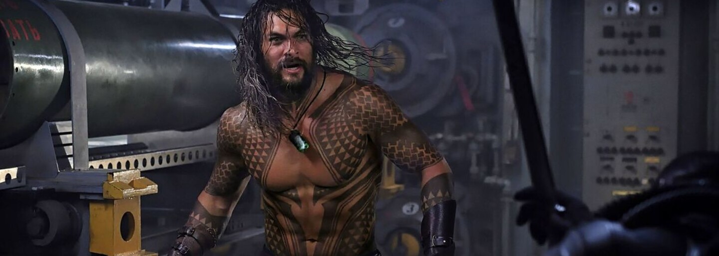 Aquaman je podľa kritikov najlepším DC filmom od Temného rytiera s fantastickým vizuálom a humorom