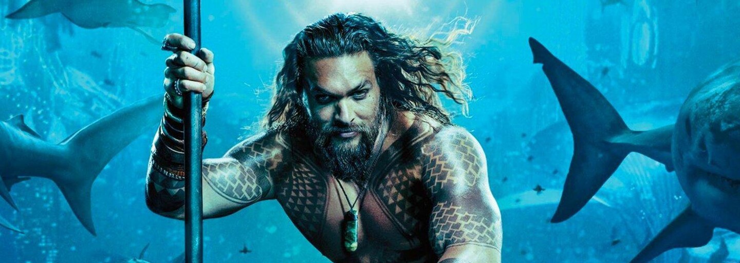Aquaman nemá rád, keď ho volajú rybí chlapec. Zistia to aj drsní motorkári, ktorých si podáva v najnovšej upútavke