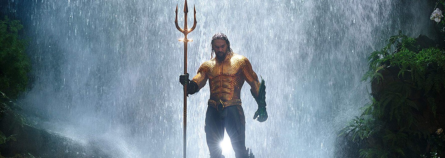 Aquaman sa v akčnej a strhujúcej ukážke chystá zasadnúť na trón Atlantídy a odvrátiť katastrofickú vojnu s ľuďmi