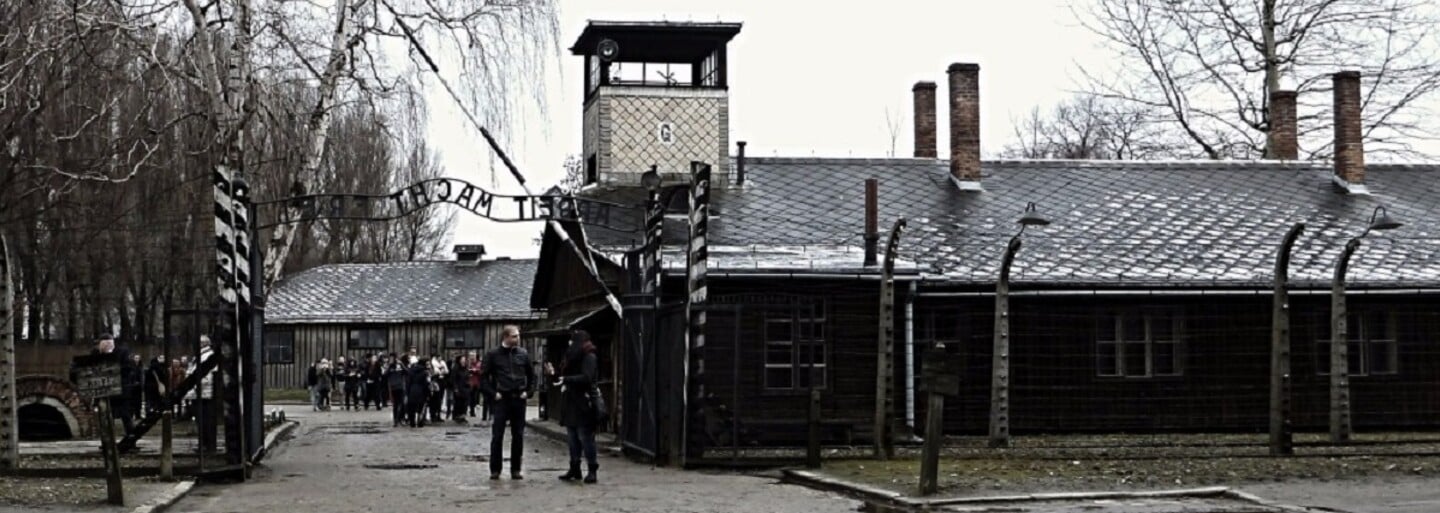Arbeit Macht Frei: Slova, která dodnes budí hrůzu, připomínají období dějin, kdy nad lidskostí zvítězila krutost a agrese