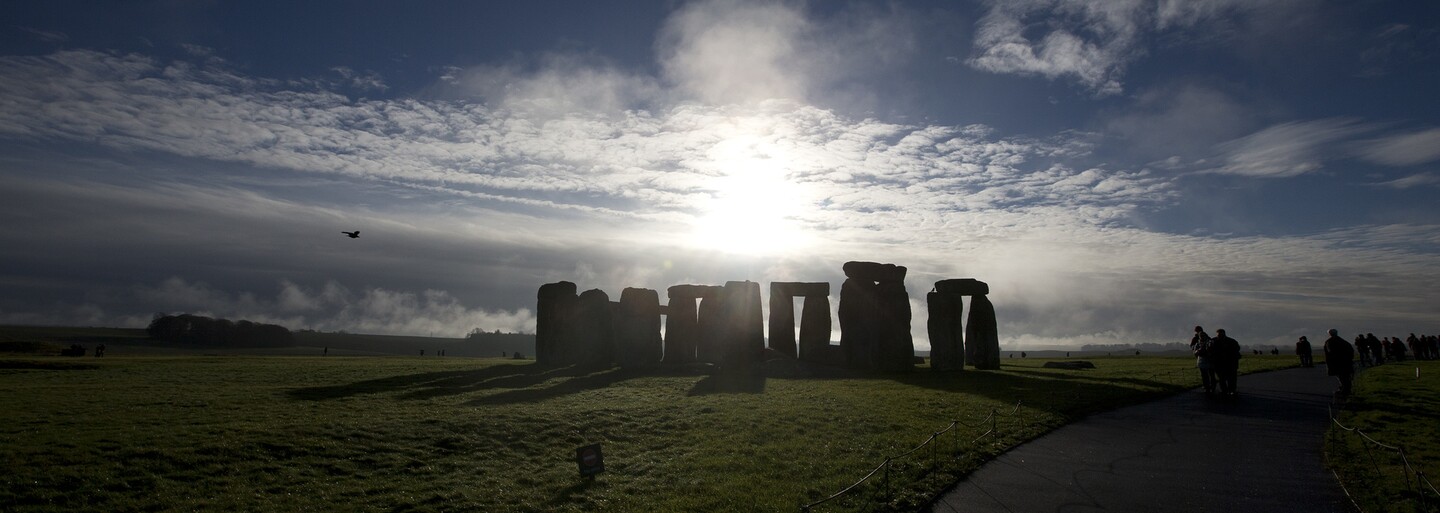 Archeologové odhalili původ záhadných kamenů Stonehenge