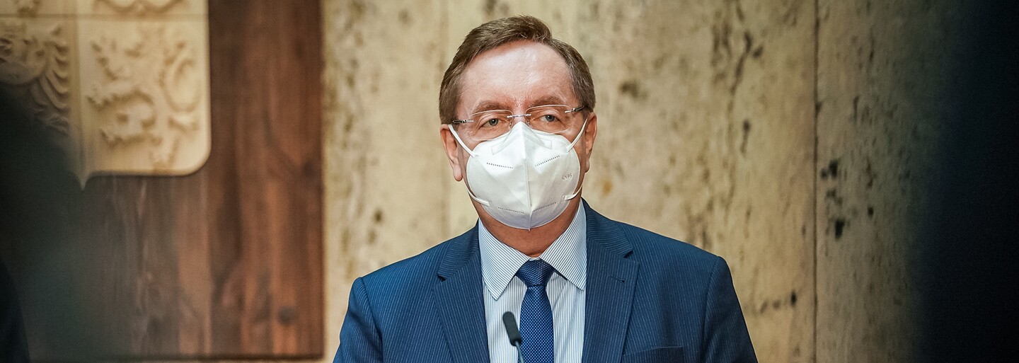 Arenberger má záznamy ve složkách StB. Byl jsem člen KSČ, spolupracovník StB ne, brání se nový ministr