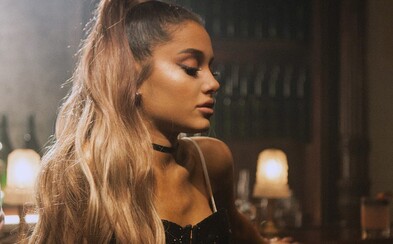 Ariana Grande má hlavu v oblakoch vo videoklipe ku skladbe o úzkosti Ariana Grande má hlavu v oblakoch vo videoklipe ku skladbe o úzkosti