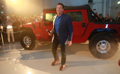 Arnold Schwarzenegger sa vracia ku koreňom. V rodnom Rakúsku si dal postaviť elektrický Hummer H1 Arnold Schwarzenegger sa vracia ku koreňom. V rodnom Rakúsku si dal postaviť elektrický Hummer H1