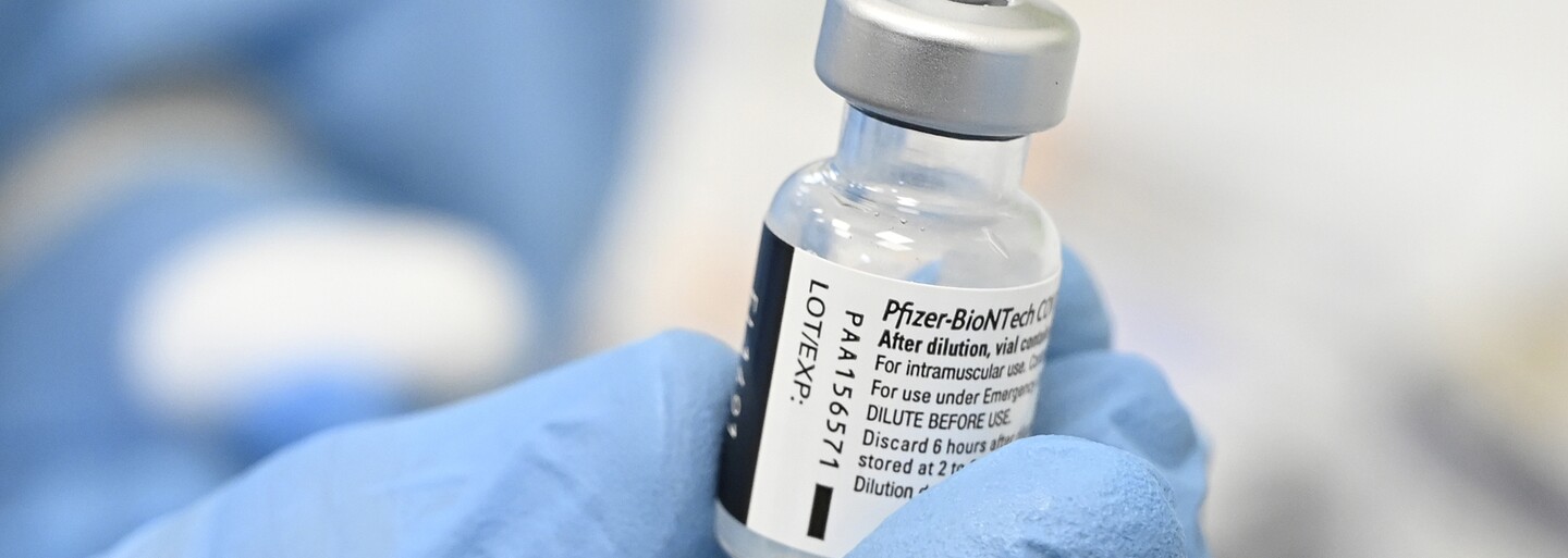 AstraZeneca, Moderna, Pfizer nebo Johnson & Johnson? Porovnali jsme vakcíny používané v Česku a jejich účinnost proti mutacím
