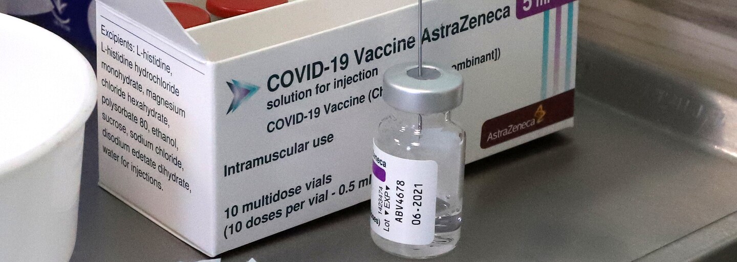 AstraZeneca: Vyvracíme mýty a hoaxy o vakcíně, s níž některé státy přestávají očkovat