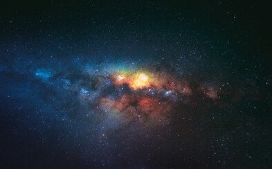 Astronomové zaznamenali opakované signály z vesmíru. Rychlé rádiové záblesky pocházejí z jiné galaxie Astronomové zaznamenali opakované signály z vesmíru. Rychlé rádiové záblesky pocházejí z jiné galaxie