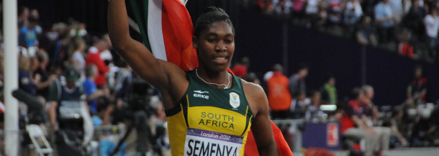 Caster Semenya se vrací do světové atletiky. Kvůli vyšší hladině testosteronu ale ve své oblíbené disciplíně stále nemůže závodit