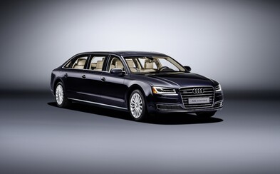 Audi A8 L Extended: 6 metrů, 6 dveří a 6 míst, to je luxusní limuzína na přání Audi A8 L Extended: 6 metrů, 6 dveří a 6 míst, to je luxusní limuzína na přání
