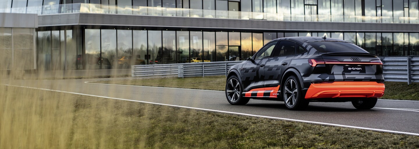 Audi tvrdí, že s vyše 500-koňovým e-tronom S bude možné driftovať