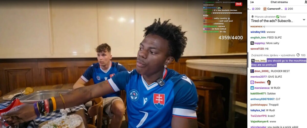 Streamera můžeš sledovat na Twitchi živě