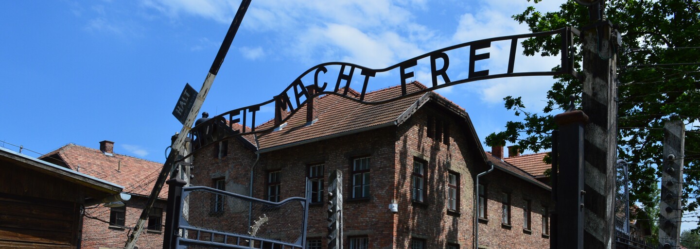 Auschwitz: Výše postavení vězni šikanovali zajatce, někteří se ale snažili pomáhat