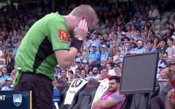 Austrálska futbalová liga pustila do vysielania komunikáciu rozhodcu pri využívaní systému VAR