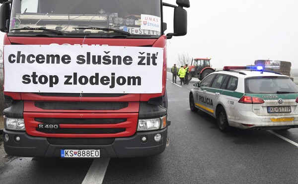 Autodopravci blokujú hranice s Českom, Poľskom a Maďarskom. Štát nepristúpil na ich požiadavky