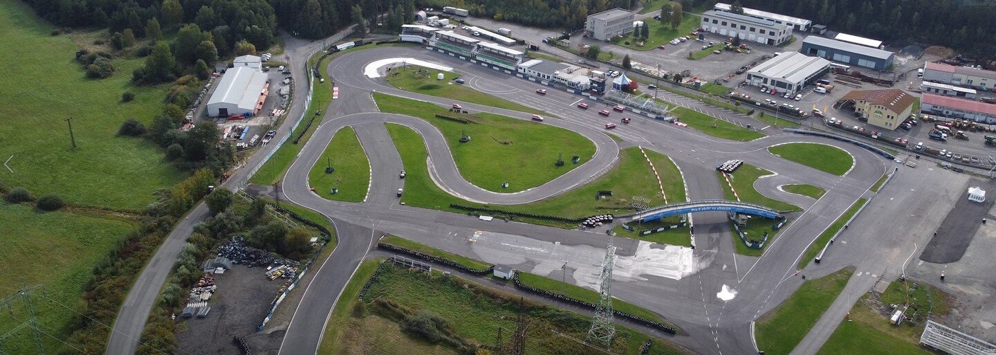 Autodrom v Sosnové nabízí bezplatné kurzy pro začínající řidiče z Libereckého kraje