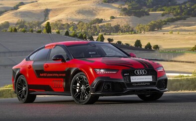 Autonómne Audi RS7 zhodilo 400 kíl, výkon 560 koní a absencia vodiča sa nezmenili Autonómne Audi RS7 zhodilo 400 kíl, výkon 560 koní a absencia vodiča sa nezmenili