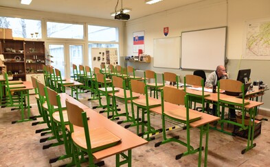 Až 95 % učiteľov sa na Slovensku cíti byť spoločnosťou nedocenených. Je to najhorší výsledok zo všetkých krajín OECD Až 95 % učiteľov sa na Slovensku cíti byť spoločnosťou nedocenených. Je to najhorší výsledok zo všetkých krajín OECD