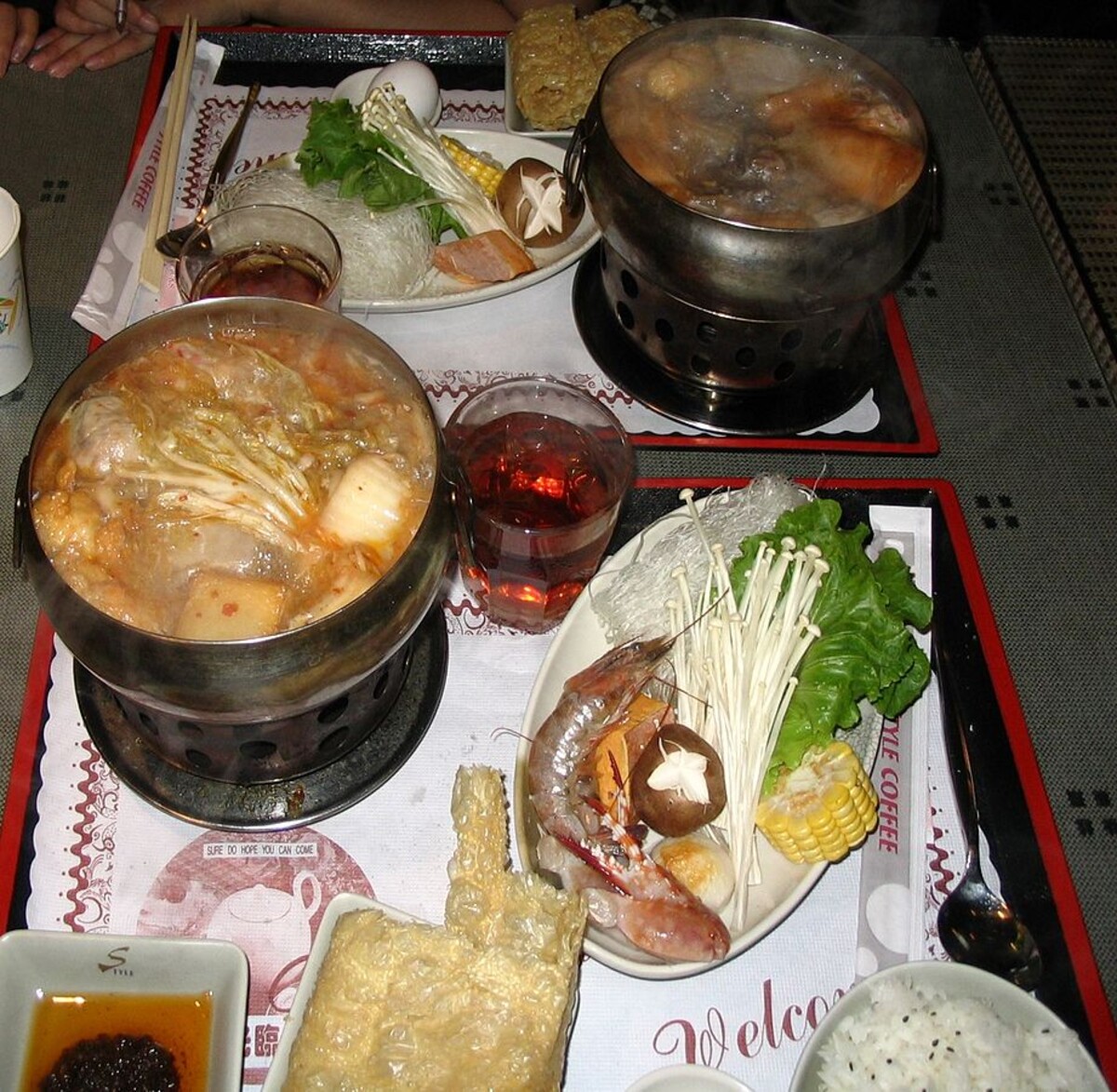 7. místo: Hot Pot (Taiwan). Tchajwanská verze hot potu se jí v zimě, a to zejména v chladných a deštivých dnech. Nemá stanovený recept, ale skládá se z hrnce s vývarem a různých ingrediencí, které se v něm vaří a před konzumací se namáčejí do přiložené omáčky.