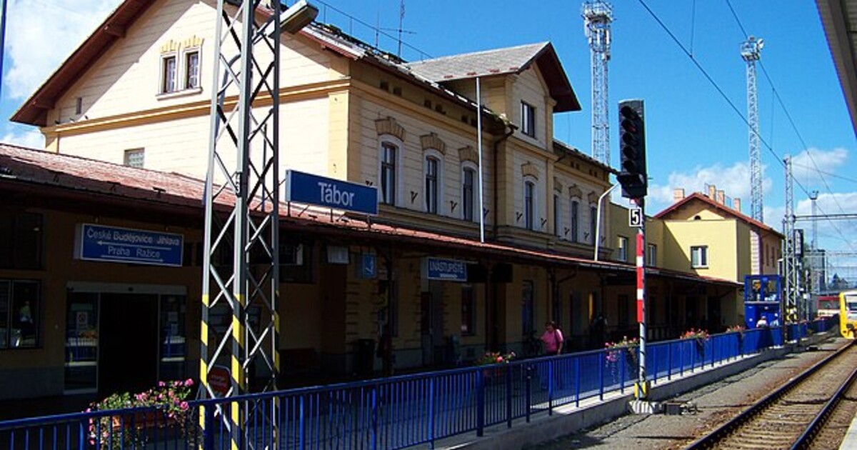 Chlapce z Tábora měl nechtěně zastřelit jeho kamarád. Zbraň našli omylem