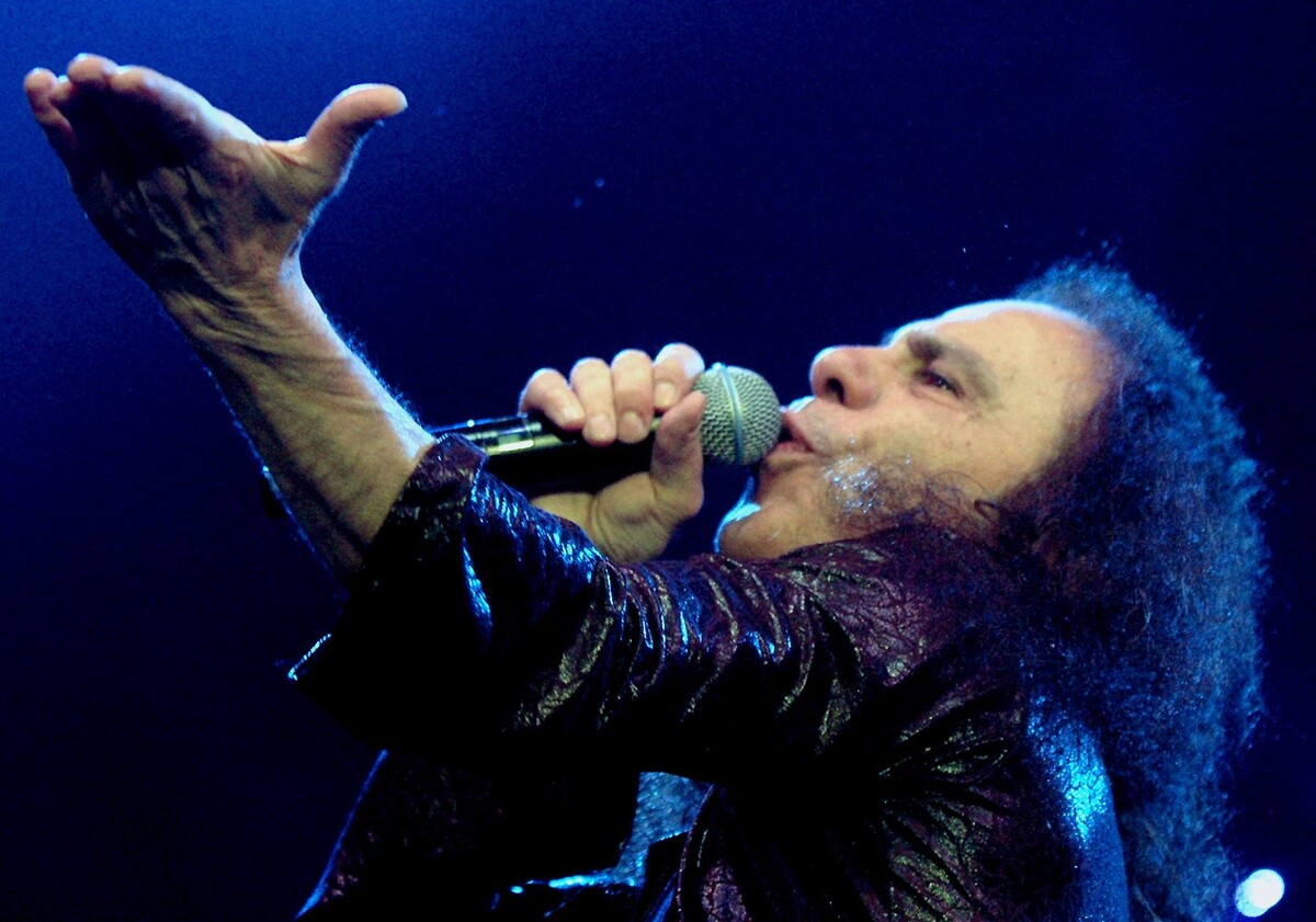 Spevák Ronnie James Dio.