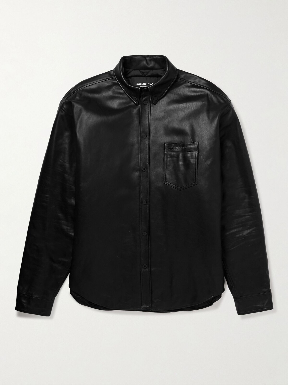 Kožená vrchná košeľa z dielní módneho domu Balenciaga stojí viac ako 3 000 eur. Vyzerá skvelo.