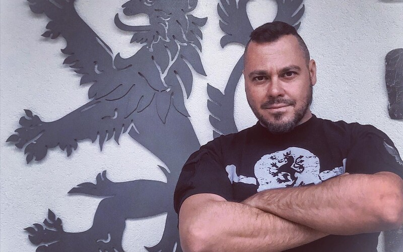 Tomáše Ortela nazval „dementem“. Přestupková komise jej nepotrestala, protože pouze uveřejnil pravdivé informace.