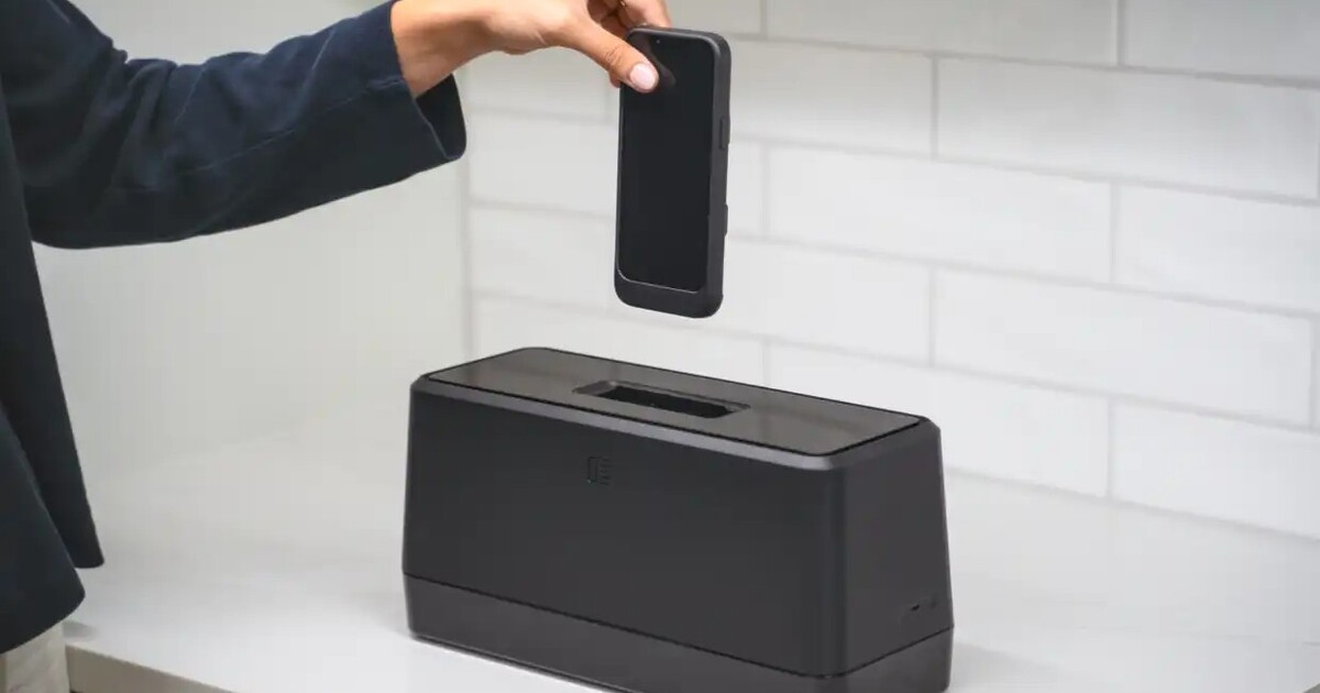 VIDEO: Unikátní topinkovač nabije tvůj mobil za 2 sekundy. Z jeho ceny se ti ale zatočí hlava