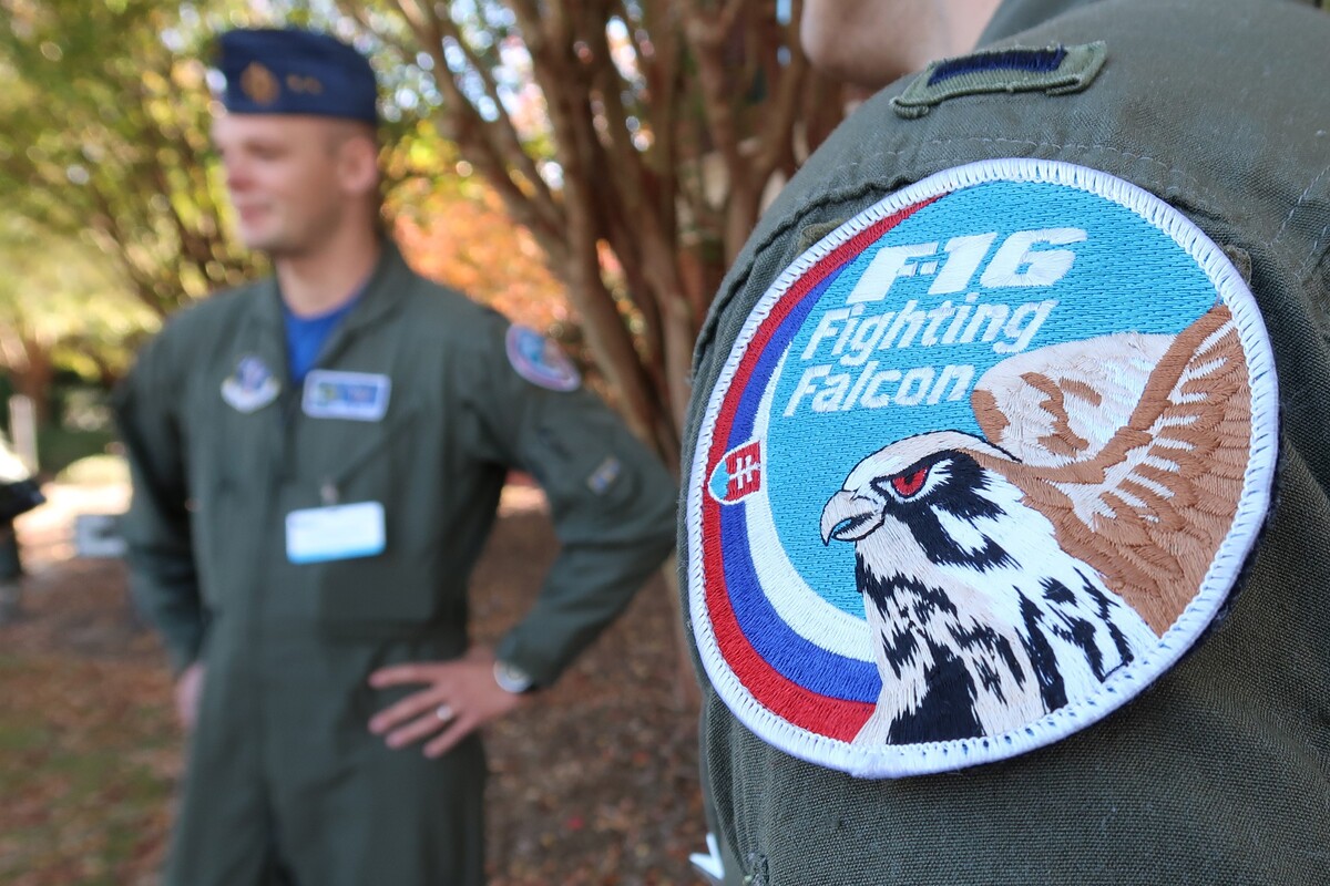 Slovenskí piloti, ktorí sa v USA školili na riadenie stíhačiek F-16.