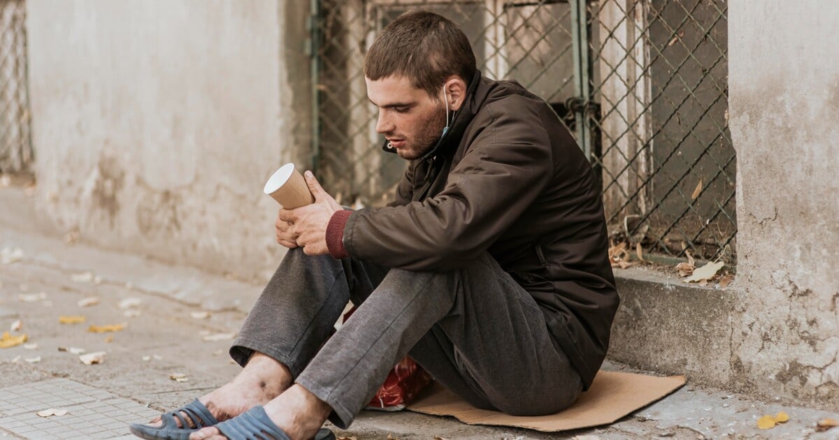 Co se stane, když dáš lidem bez domova 100 tisíc korun? Výsledky projektu tě možná překvapí