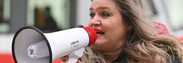 Jana Peterková lhala o úmrtí seniorů po očkování, rozhodl soud. Má zaplatit 250 tisíc korun a omluvit se