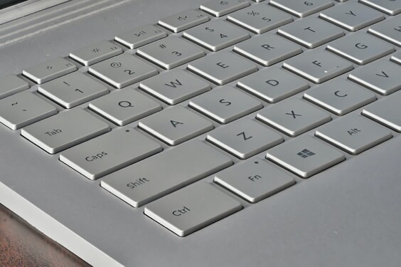 Opísal by si sa ako majster klávesových skratiek, ktorý ovláda všetky možné kombinácie klávesu ctrl a písmeniek?