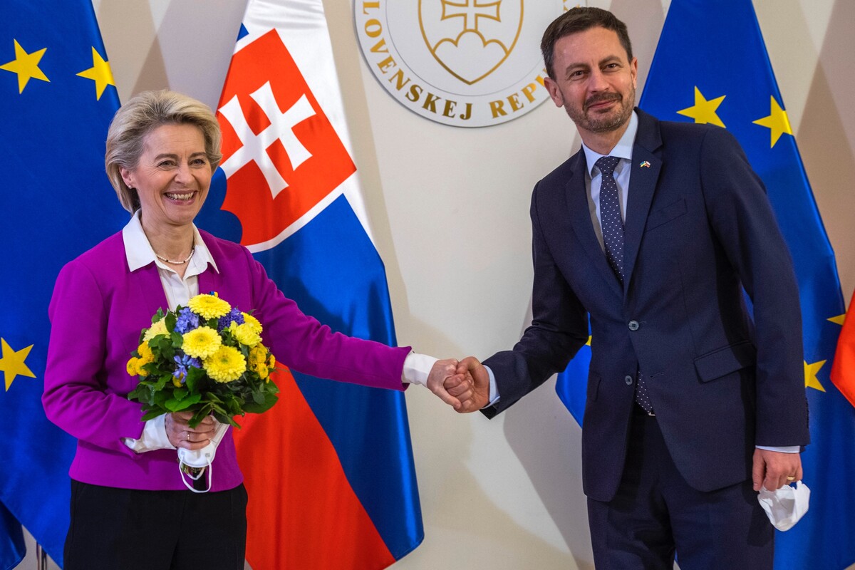 Predseda vlády Eduard Heger a predsedníčka Európskej komisie Ursula von der Leyenová.