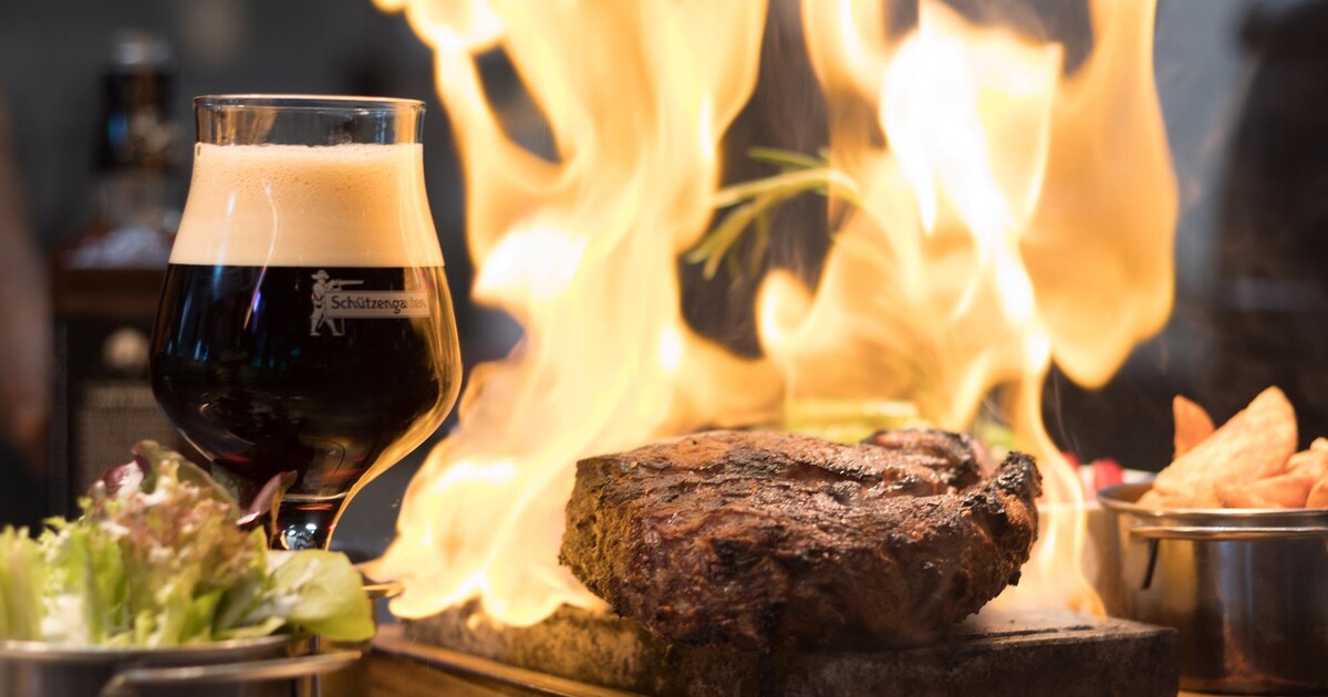 Hosté v madridské restauraci zažili scénu jako z hororu. Flambované jídlo způsobilo požár, dva lidé přišli o život