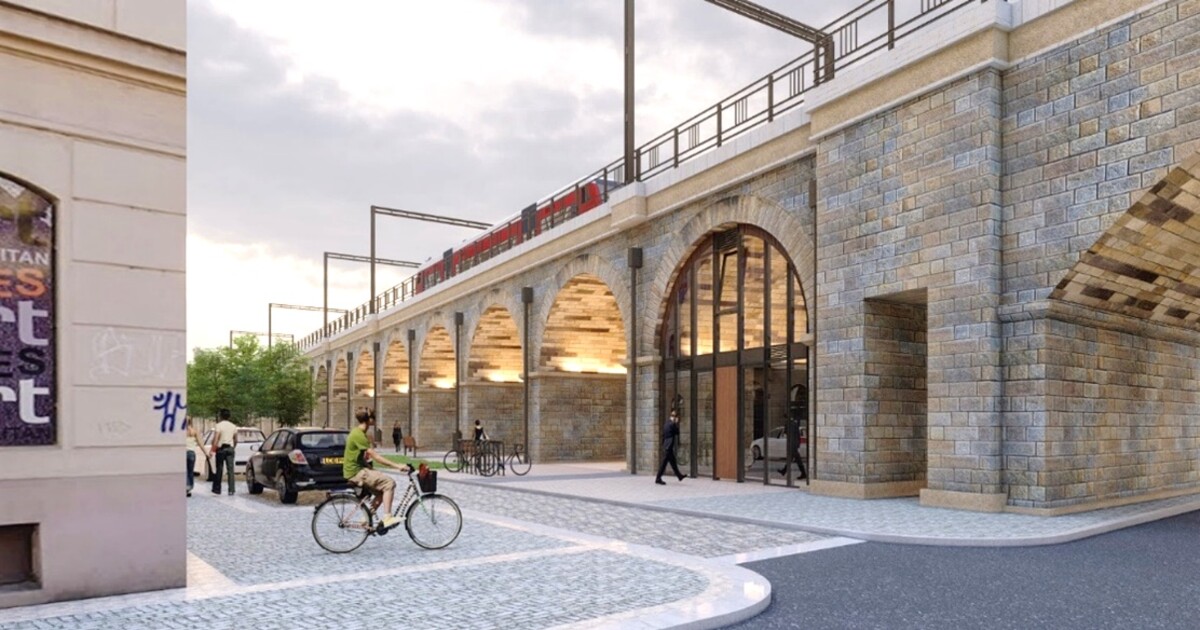 FOTO: Druhý nejstarší pražský most ožije. V Negrelliho viaduktu vzniká nové infocentrum