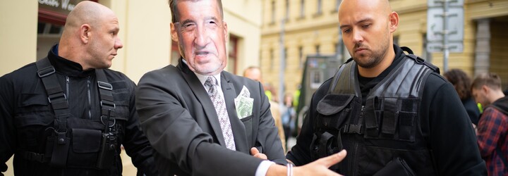 Fotoreportáž: Začal soud v kauze Čapí hnízdo, dorazil Babiš i spolek Milion chvilek pro demokracii. Jak vypadal první den líčení?