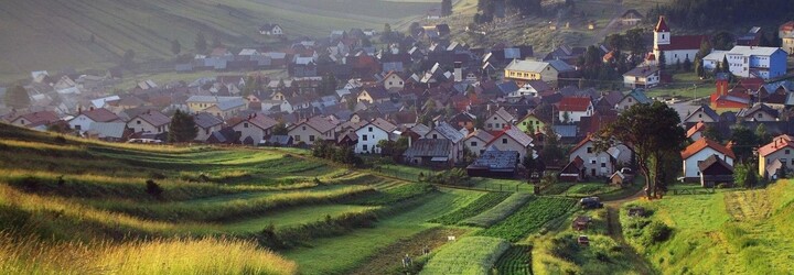 Nahé panny, moslimské polmesiace či jednorožce a slony. Nezvyčajné erby slovenských obcí pútajú pozornosť