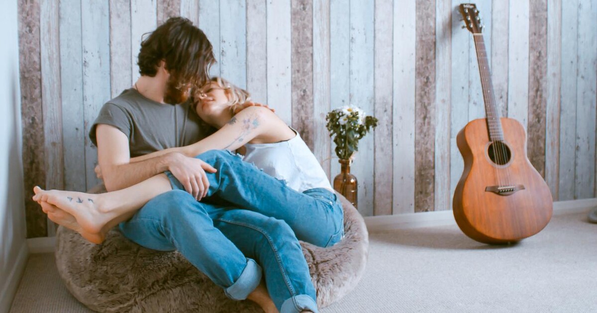 Polovina mužů je ve vztahu šťastná i bez sexu. Co dalšího ukázal průzkum?