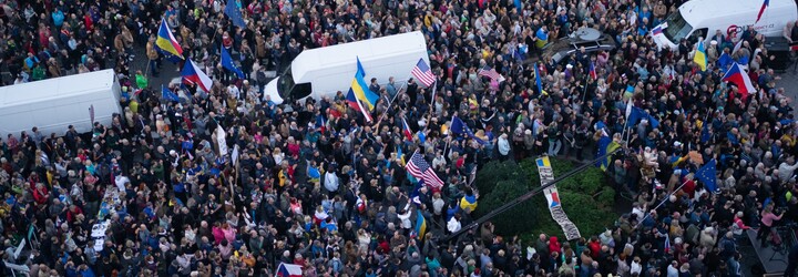 Česká televize měla podle falešného inzerátu shánět komparzisty na demonstraci, proti hoaxu se ohradila