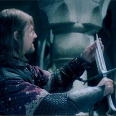 V Roklinke/Rivendell bol vystavený Elendilov meč Narsil. Z koľkých kusov pozostával?
