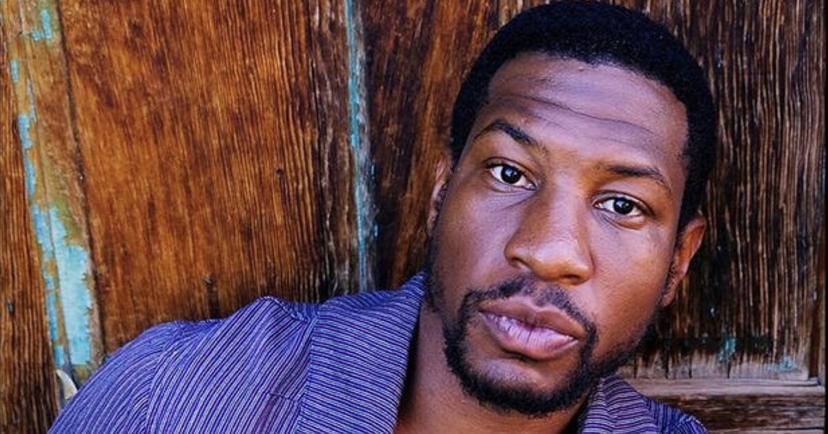 Nová hvězda Marvelu Jonathan Majors čelí obvinění z napadení ženy. V květnu půjde před soud