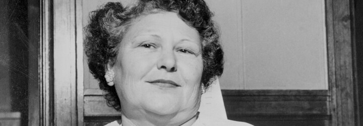 Beznadějná romantička Nannie Doss zavraždila své čtyři muže, děti, vnoučata i vlastní sestru. U soudu se svým činům smála