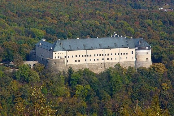 Ktorý hrad je na obrázku?
