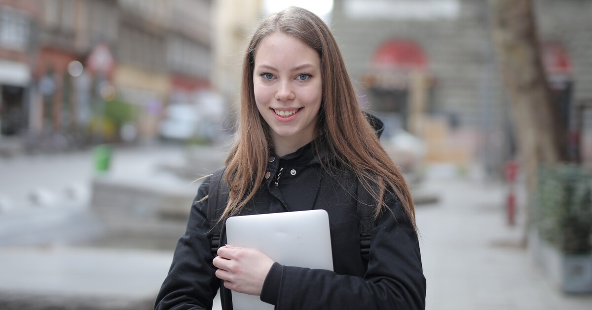 Stojíte před důležitým rozhodnutím po střední škole? Studujte online BBA odkudkoliv!