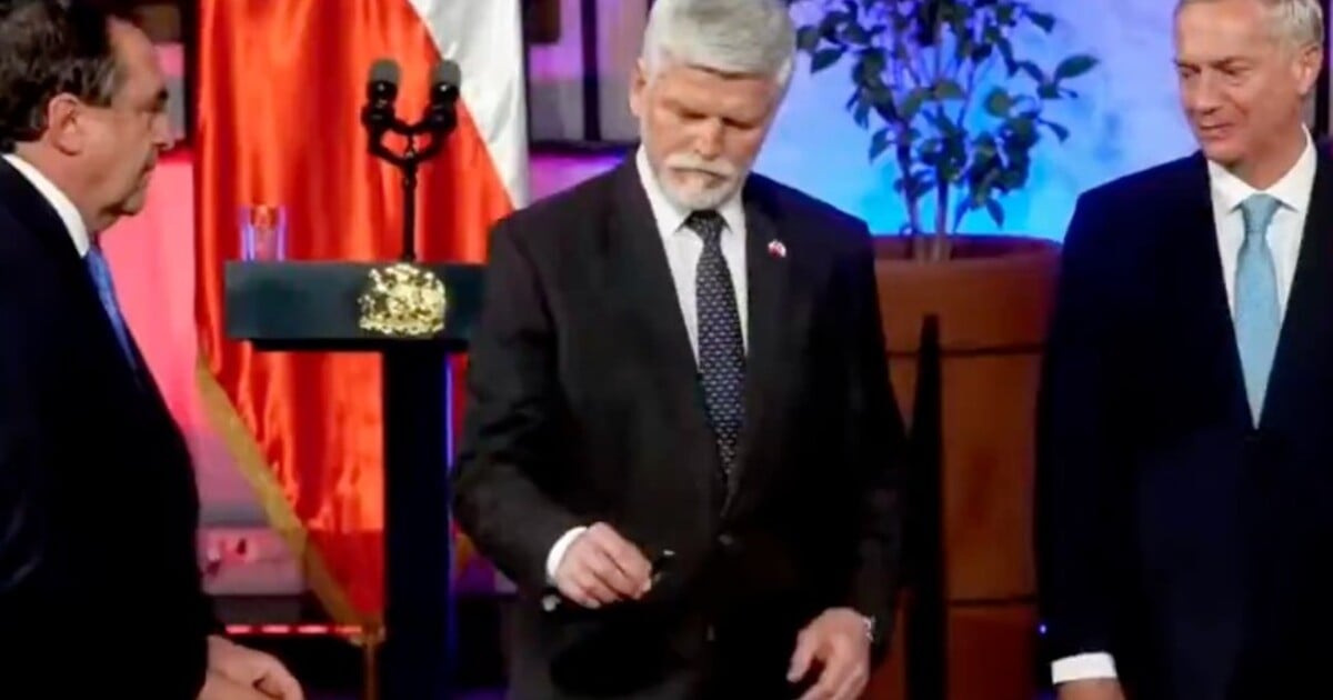 Petr Pavel elegantně vytrollil Václava Klause. V Chile nechal své pero