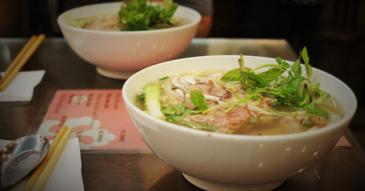 V Hradci Králové potvrdili salmonelu. Desítkám lidí bylo zle po návštěvě stejné restaurace