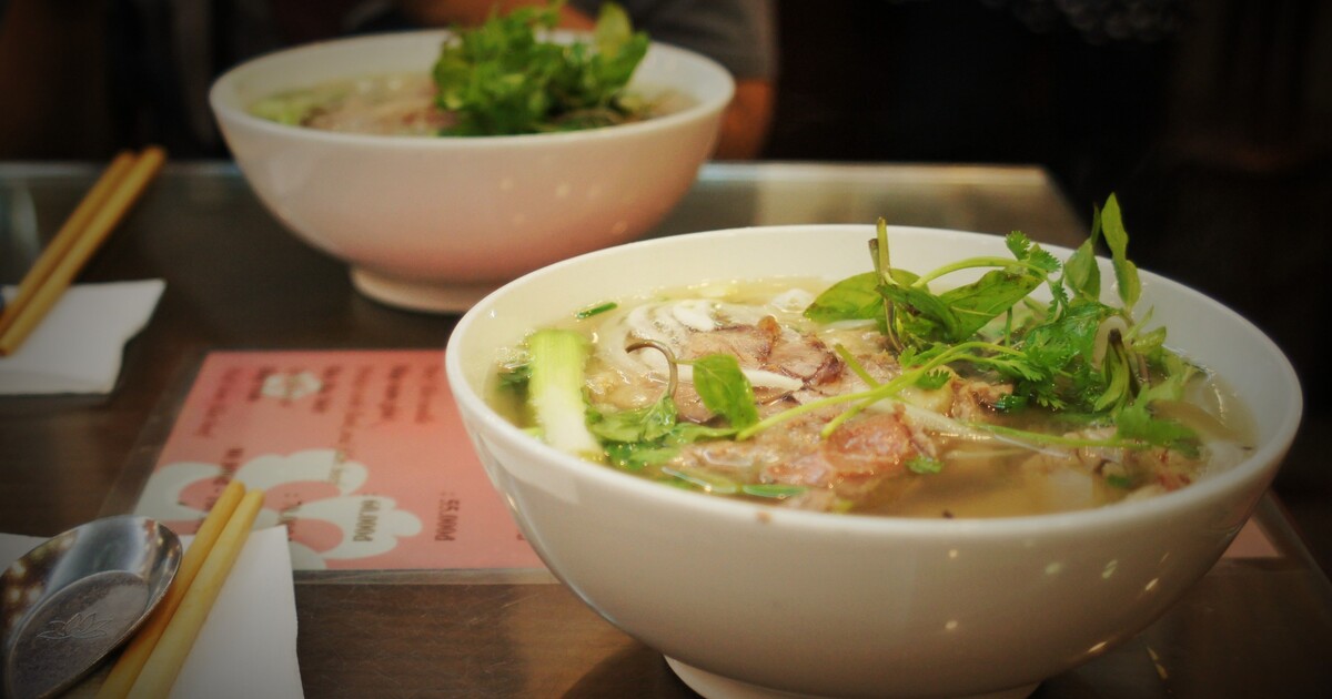 Počet lidí s problémy po jídle z hradecké restaurace se zvýšil na 89. Majitelka už znovu neotevře