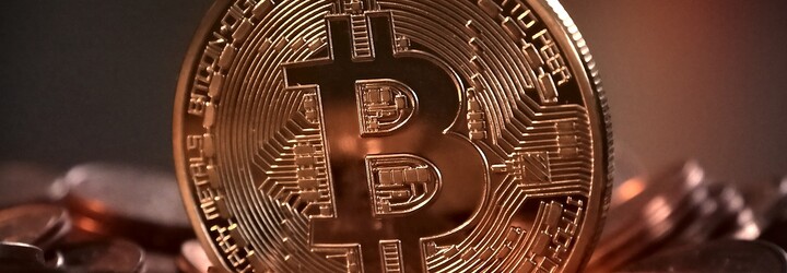 Celé dni sedel za počítačom, tak v roku 2012 kúpil Bitcoin. Dnes je z neho milionár, ktorý poukazuje aj na negatívnu stránku kryptomien